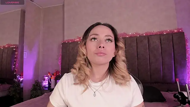 LanaMills  online show from July 14, 4:28 am