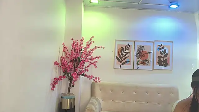 Anie johnson online show from November 6, 7:31 pm