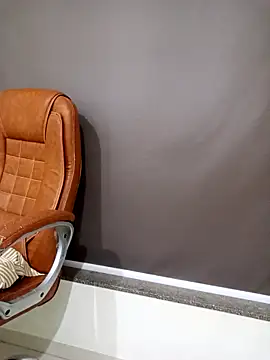 Queen Oggy online show from March 12, 4:48 am