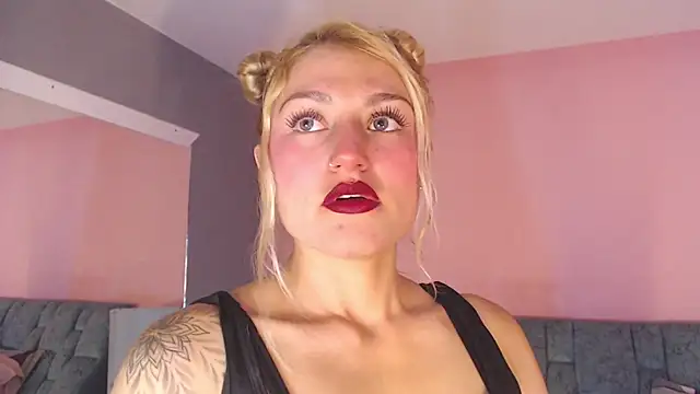 Camila Russoo online show from November 29, 8:57 pm