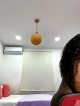 Snapshot of EmilyKisx chatting on September 24, 2:05 pm EmilyKisx online show from September 24, 2:05 pm
