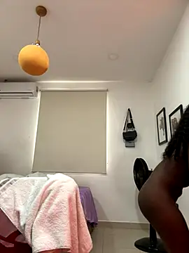 Snapshot of EmilyKisx chatting on September 29, 2:00 pm EmilyKisx online show from September 29, 2:00 pm
