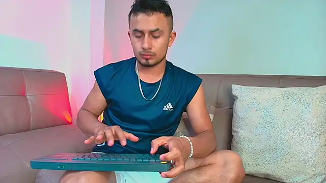 Valentiinoss online show from June 16, 9:05 pm