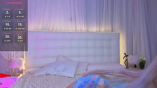 Monica Leen online show from February 21, 6:36 am