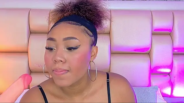 AngelaRoberts online show from April 28, 8:02 pm
