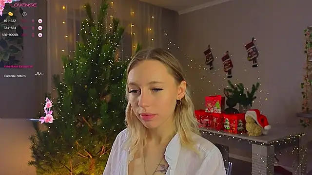 NyxaThorn online show from December 20, 2:43 pm