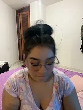 Aliciawhitee online show from November 7, 1:00 am