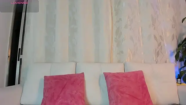 Noami Rose online show from February 8, 3:10 am