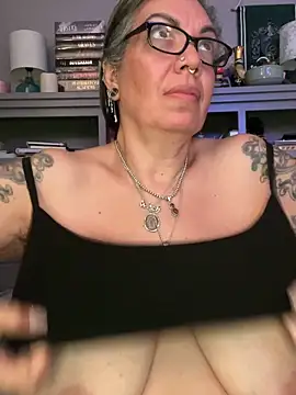 dieseldame1313 online show from June 9, 2:55 am