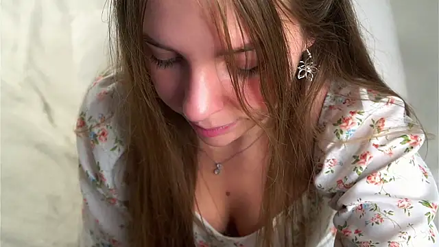 Snapshot of KarriBrownd chatting on October 17, 1:53 am KarriBrownd online show from October 17, 1:53 am