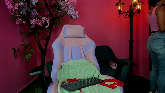 VenusBlazer online show from March 6, 1:50 pm