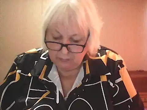 Snapshot of Alexia64231 chatting on October 12, 5:10 am Alexia64231 online show from October 12, 5:10 am