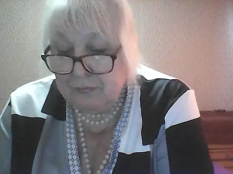 Snapshot of Alexia64231 chatting on October 17, 6:27 am Alexia64231 online show from October 17, 6:27 am