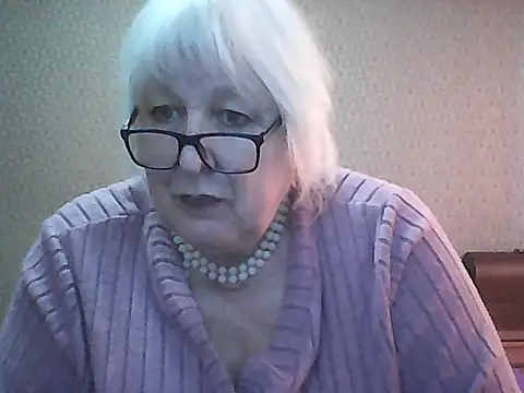 Snapshot of Alexia64231 chatting on October 13, 5:54 am Alexia64231 online show from October 13, 5:54 am