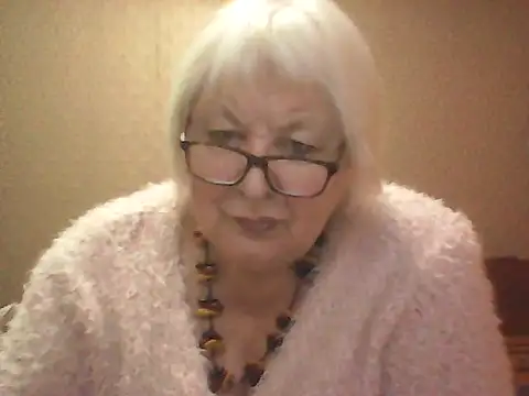 Snapshot of Alexia64231 chatting on September 27, 2:08 am Alexia64231 online show from September 27, 2:08 am