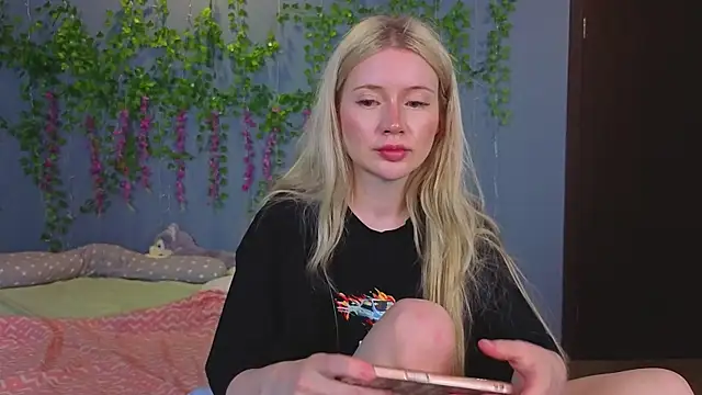 Lillie Berry online show from July 30, 5:41 am
