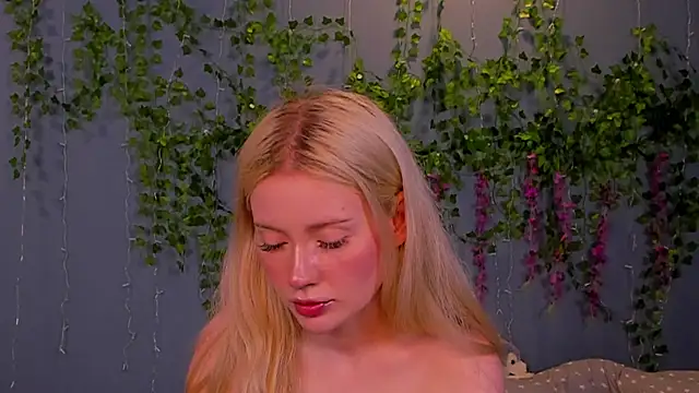 Lillie Berry online show from July 31, 5:52 am
