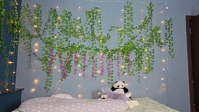 Lillie Berry online show from July 21, 4:24 am