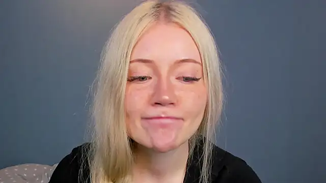 Lillie Berry online show from July 9, 4:37 am