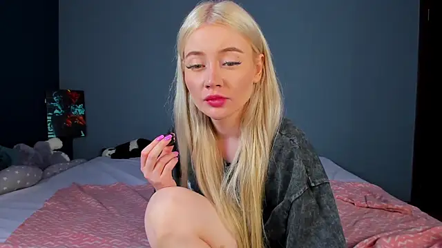 Lillie Berry online show from June 28, 5:58 am