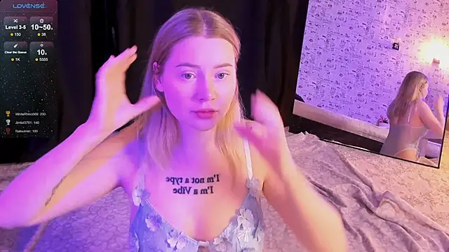 Lillie Berry online show from November 15, 4:35 am