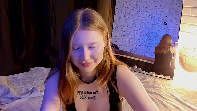 Snapshot of Lillie_Berry chatting on October 8, 4:39 am Lillie Berry online show from October 8, 4:39 am