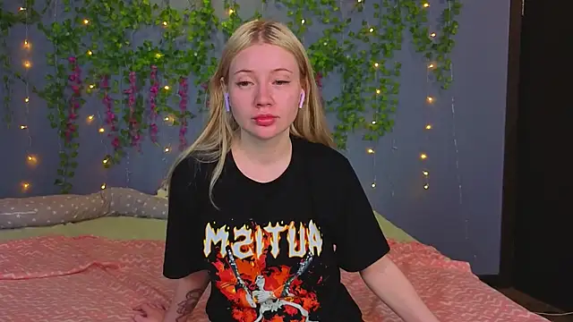 Lillie Berry online show from July 26, 4:53 am