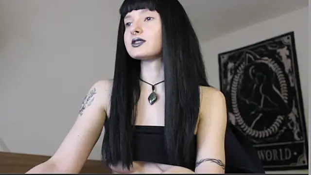 midnightsiren777 online show from May 12, 9:10 pm