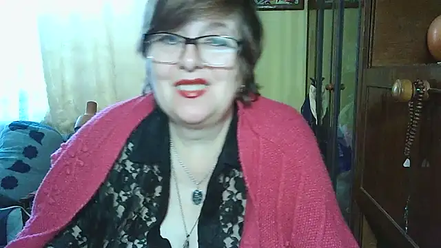 Snapshot of VeronicaGold511 chatting on October 20, 8:17 am VeronicaGold511 online show from October 20, 8:17 am
