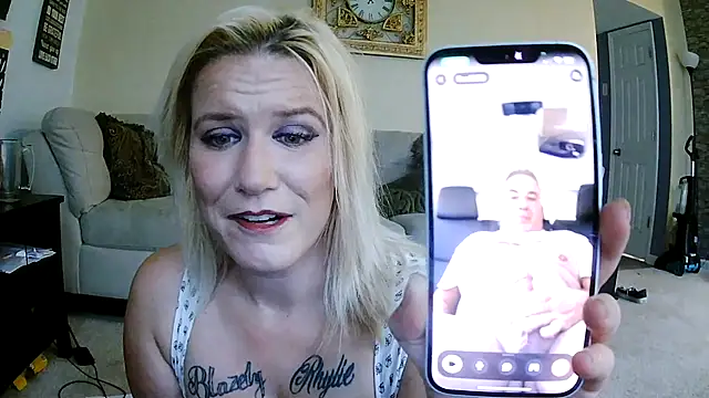 Snapshot of RhondaRump chatting on September 16, 2:47 pm RhondaRump online show from September 16, 2:47 pm