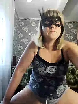 Snapshot of AliceGold5231 chatting on September 10, 5:29 am AliceGold5231 online show from September 10, 5:29 am