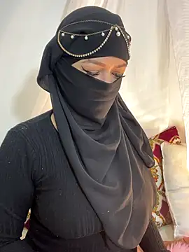 Amyraa  online show from October 18, 3:15 pm