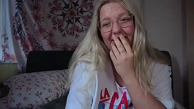 Daisyxoxo  online show from June 27, 8:37 am