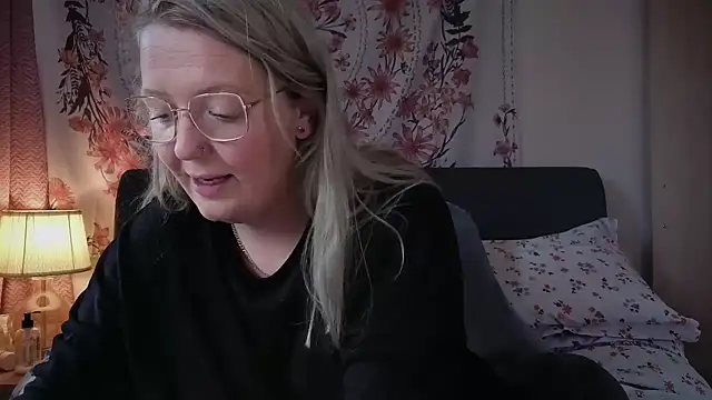 Daisyxoxo  online show from June 17, 8:48 am
