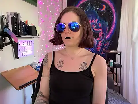 mistressannafoxx online show from September 22, 8:40 pm