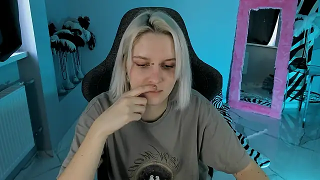 BethanyCloud online show from February 12, 8:49 am