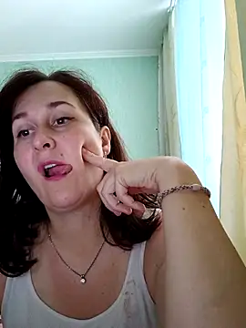 Amandda  online show from August 3, 7:34 am