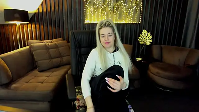 Anna Snows online show from May 2, 5:22 am