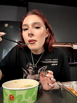 Snapshot of RoxyDoll_ chatting on September 18, 6:28 pm RoxyDoll online show from September 18, 6:28 pm
