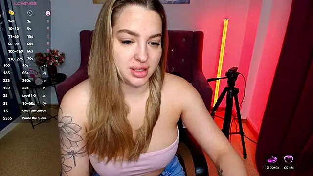 Emma  Ross online show from June 13, 1:14 am