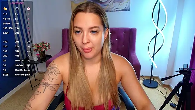 Emma  Ross online show from August 3, 1:53 am