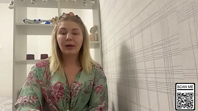 Blondie xoxoxo online show from January 14, 2:55 pm