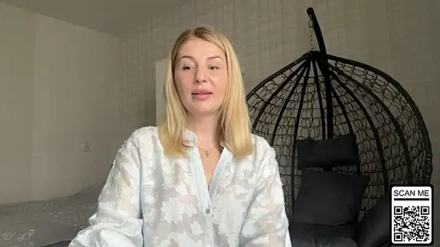 Blondie xoxoxo online show from April 8, 8:16 am
