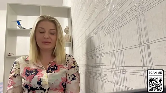 Snapshot of Blondie_xoxoxo chatting on October 20, 5:16 pm Blondie xoxoxo online show from October 20, 5:16 pm