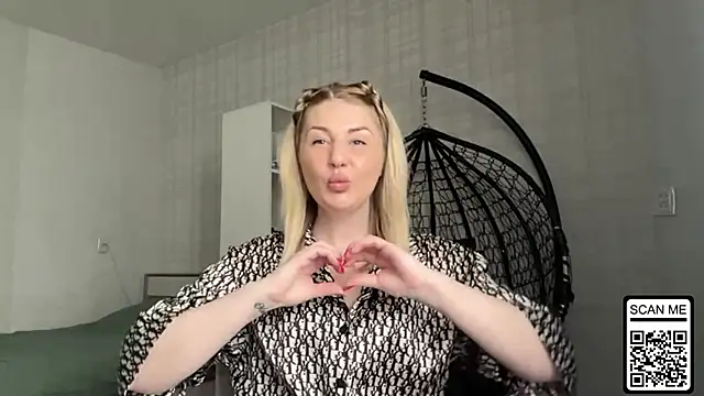 Blondie xoxoxo online show from April 29, 9:34 am
