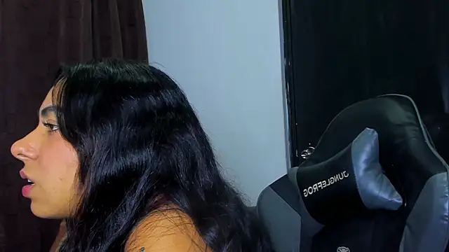 violet and myers online show from April 29, 9:31 pm