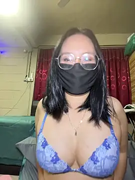 melyiaaa online show from May 14, 2:34 pm