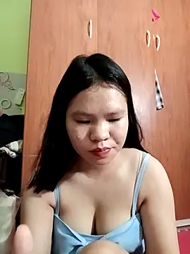 emyeuhss online show from September 22, 5:55 pm