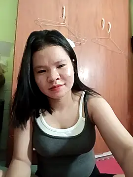 emyeuhss online show from October 10, 5:40 pm