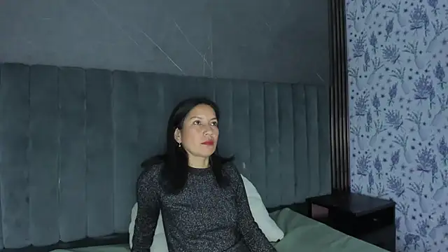 Megan Collinss  online show from December 18, 3:06 pm